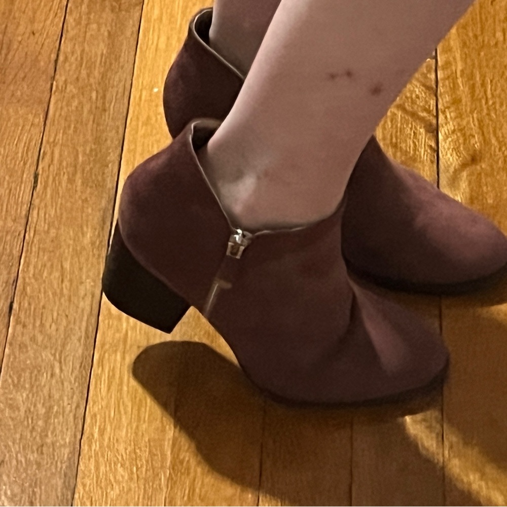 Mauve colored felt booties with zipper - 8.5